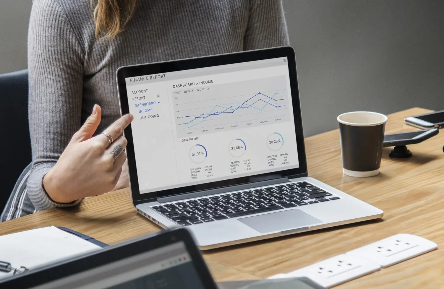 business-presentation-laptop-screen